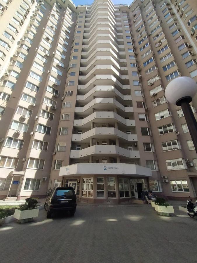 Апартаменты с двумя спальнями в центре города Одесса Экстерьер фото